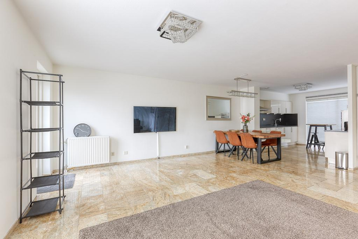 Tussenwoning te huur: Van der Woudendijk 35, 'S-Gravenhage