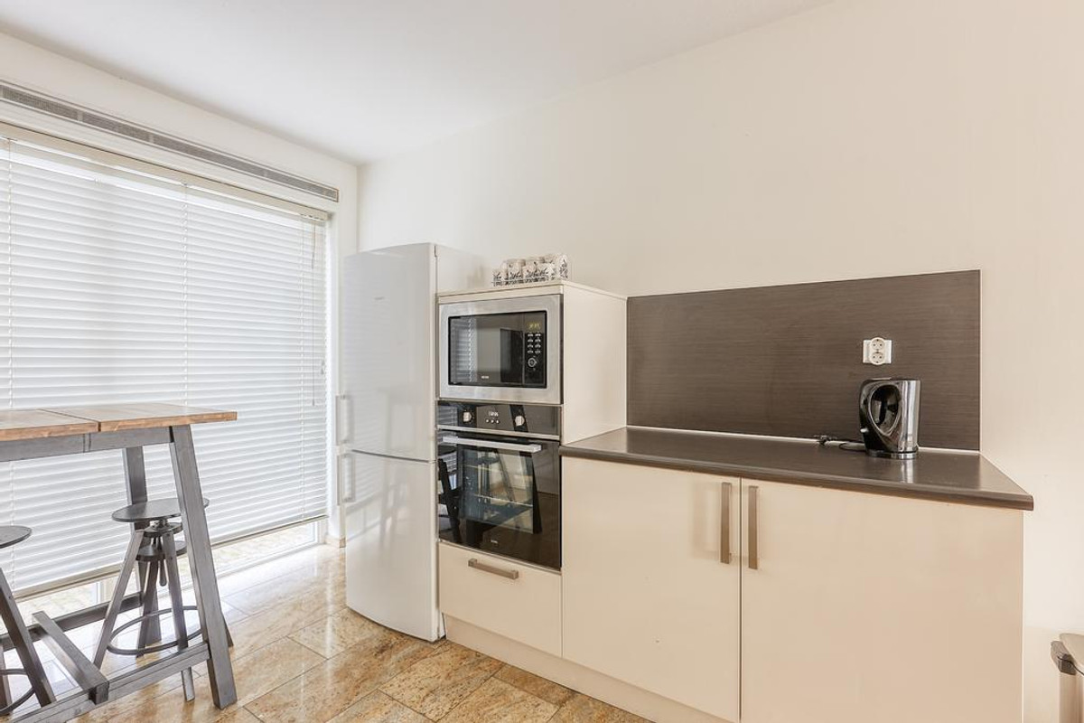 Tussenwoning te huur: Van der Woudendijk 35, 'S-Gravenhage