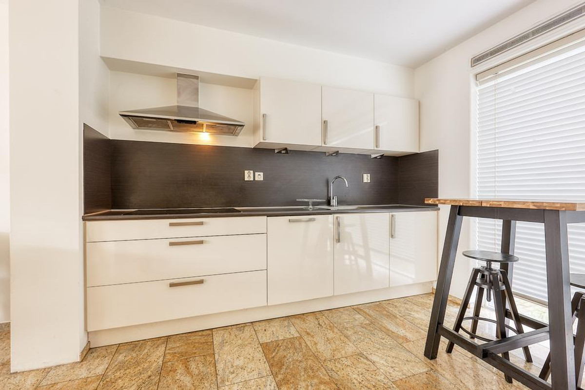 Tussenwoning te huur: Van der Woudendijk 35, 'S-Gravenhage