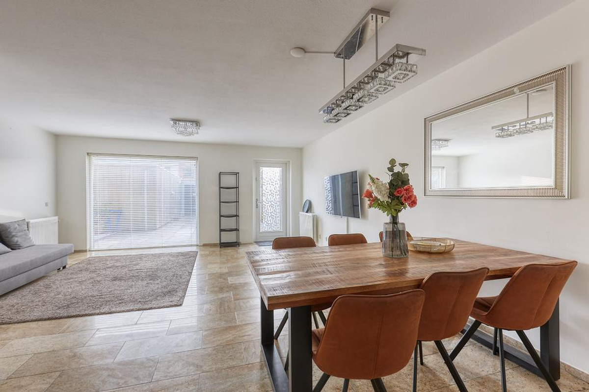 Tussenwoning te huur: Van der Woudendijk 35, 'S-Gravenhage