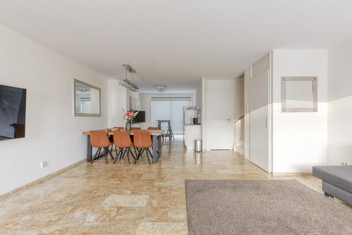 Tussenwoning te huur: Van der Woudendijk 35, 'S-Gravenhage