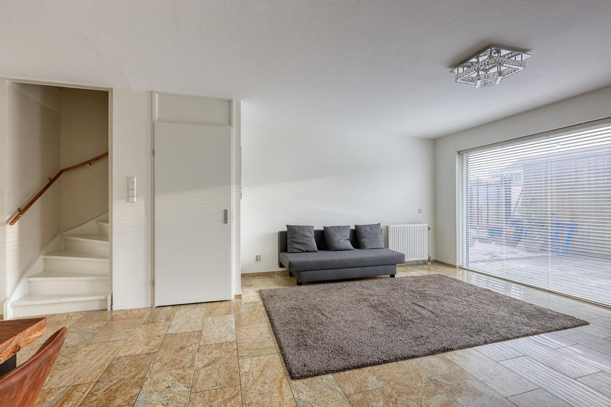 Tussenwoning te huur: Van der Woudendijk 35, 'S-Gravenhage