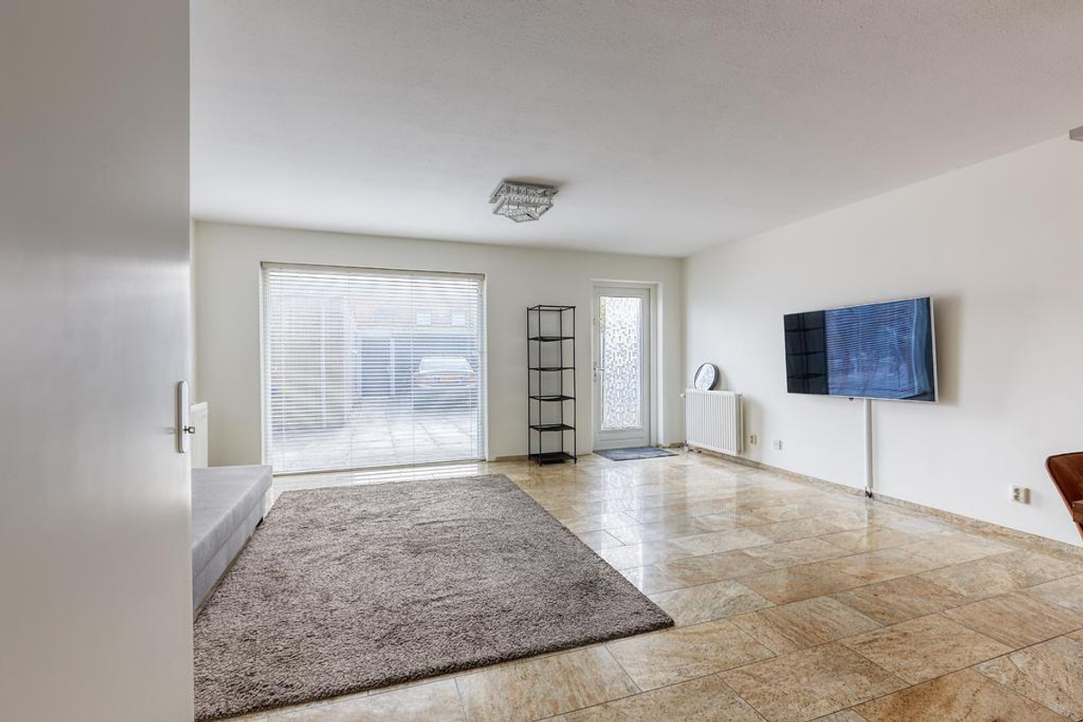 Tussenwoning te huur: Van der Woudendijk 35, 'S-Gravenhage