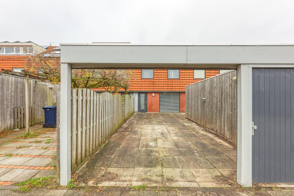 Tussenwoning te huur: Van der Woudendijk 35, 'S-Gravenhage