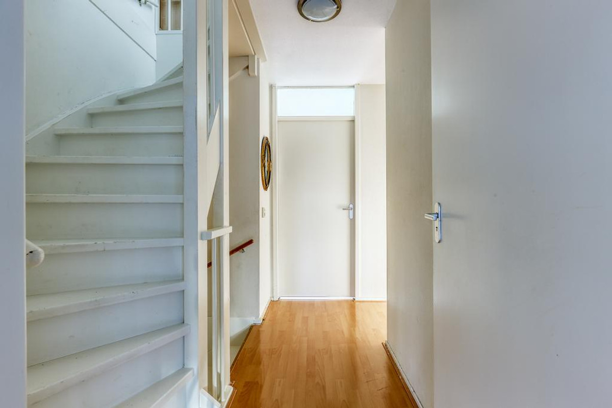 Tussenwoning te huur: Van der Woudendijk 35, 'S-Gravenhage