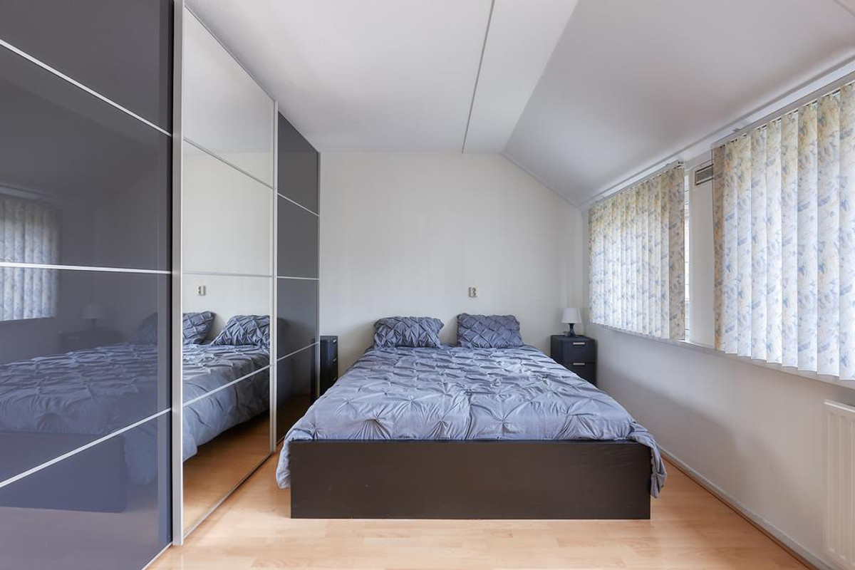 Tussenwoning te huur: Van der Woudendijk 35, 'S-Gravenhage