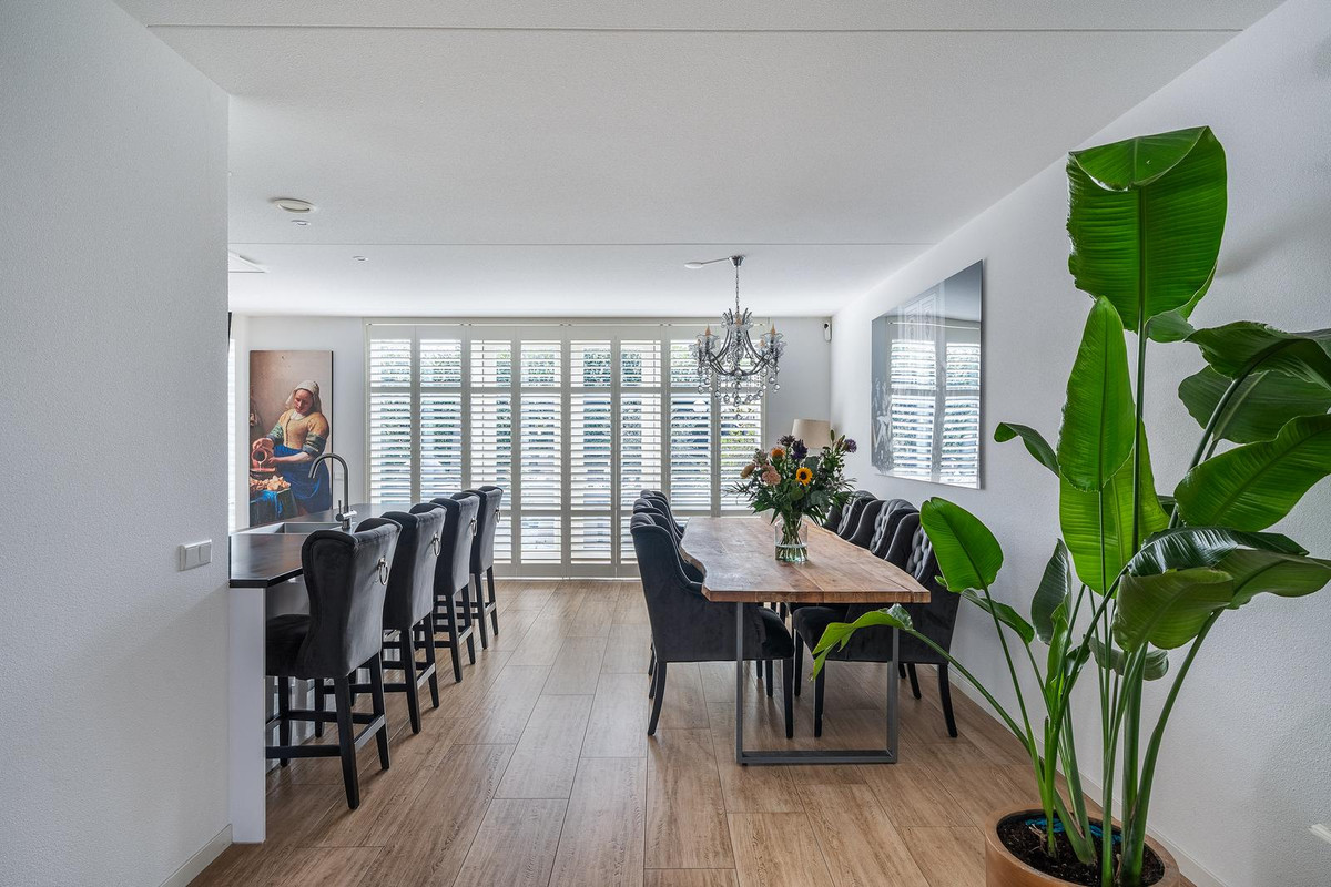 Twee-onder-één-kap te koop: Voorneveldstraat 10, Pernis Rotterdam
