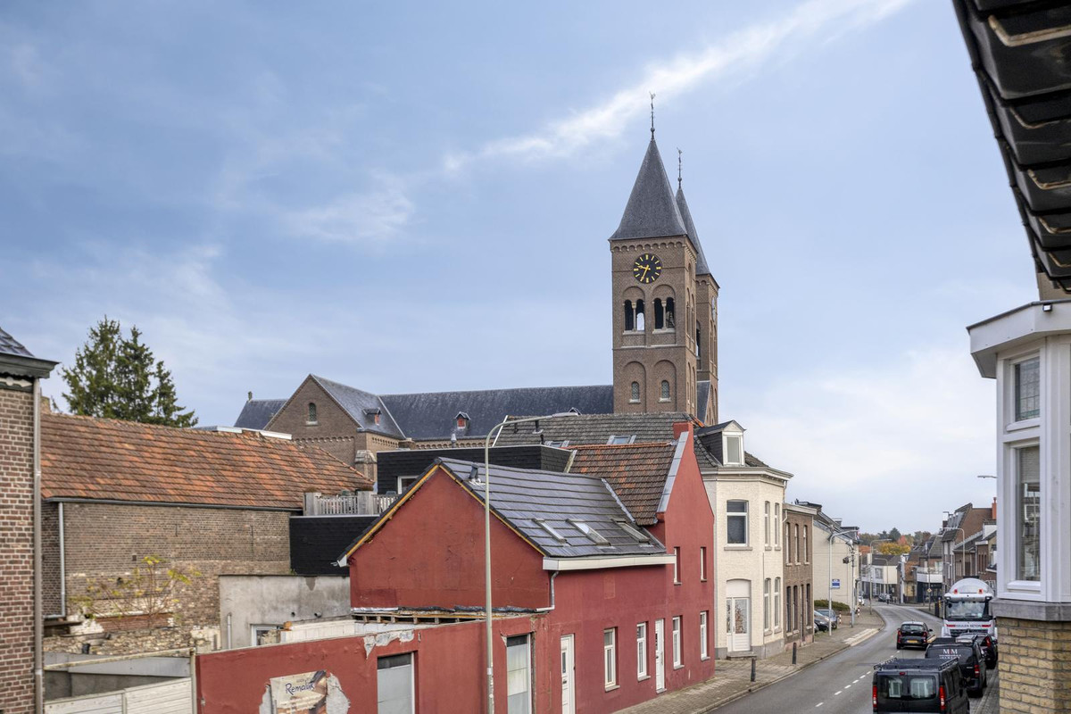 Tussenwoning te koop: Dorpstraat 105, Maastricht