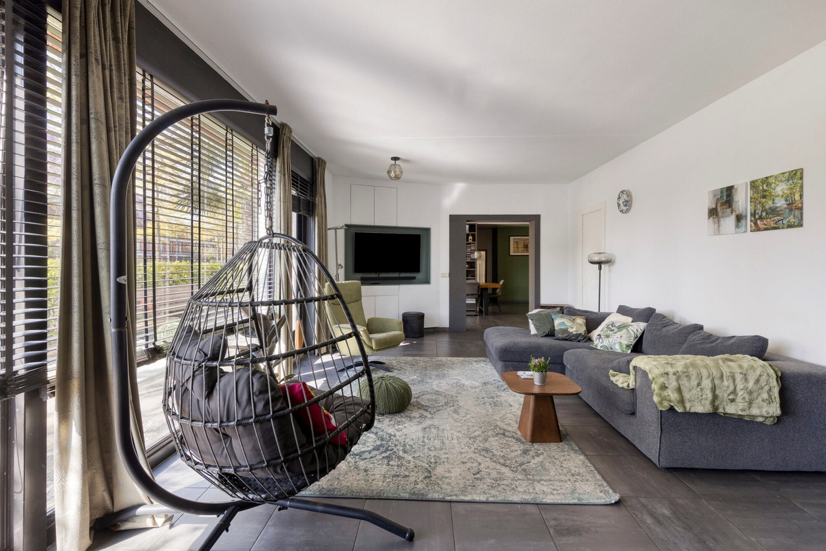 Hoekwoning te koop: Laan van Avant-Garde 234, Rotterdam