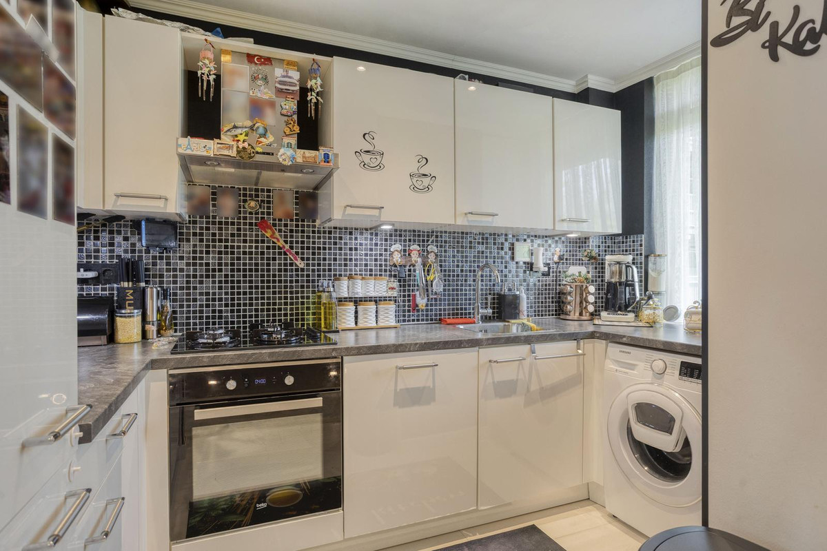 Appartement te koop: Fluitekruidweg 17, Zaandam