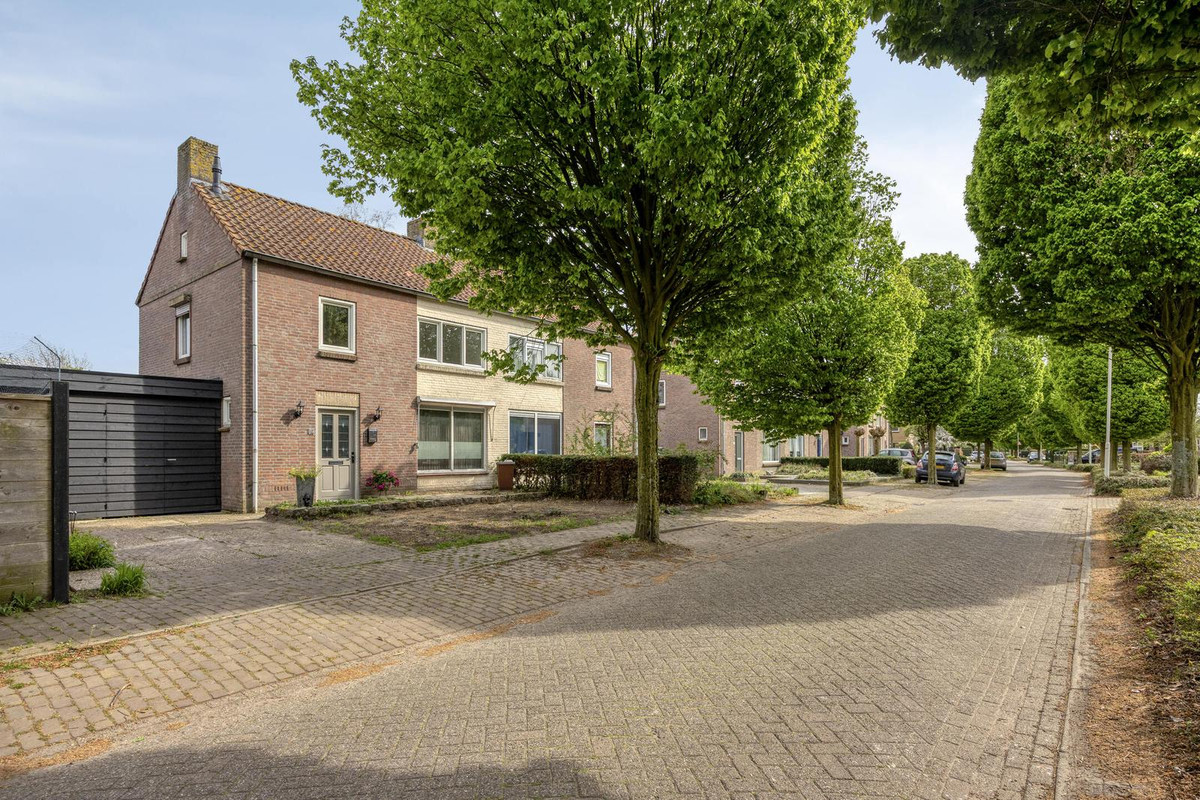 Twee-onder-één-kap te koop: Lijestraat 52, Lierop