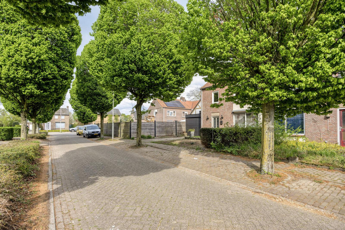 Twee-onder-één-kap te koop: Lijestraat 52, Lierop