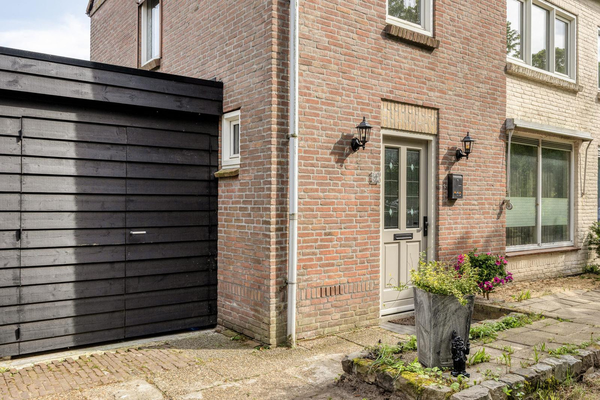 Twee-onder-één-kap te koop: Lijestraat 52, Lierop