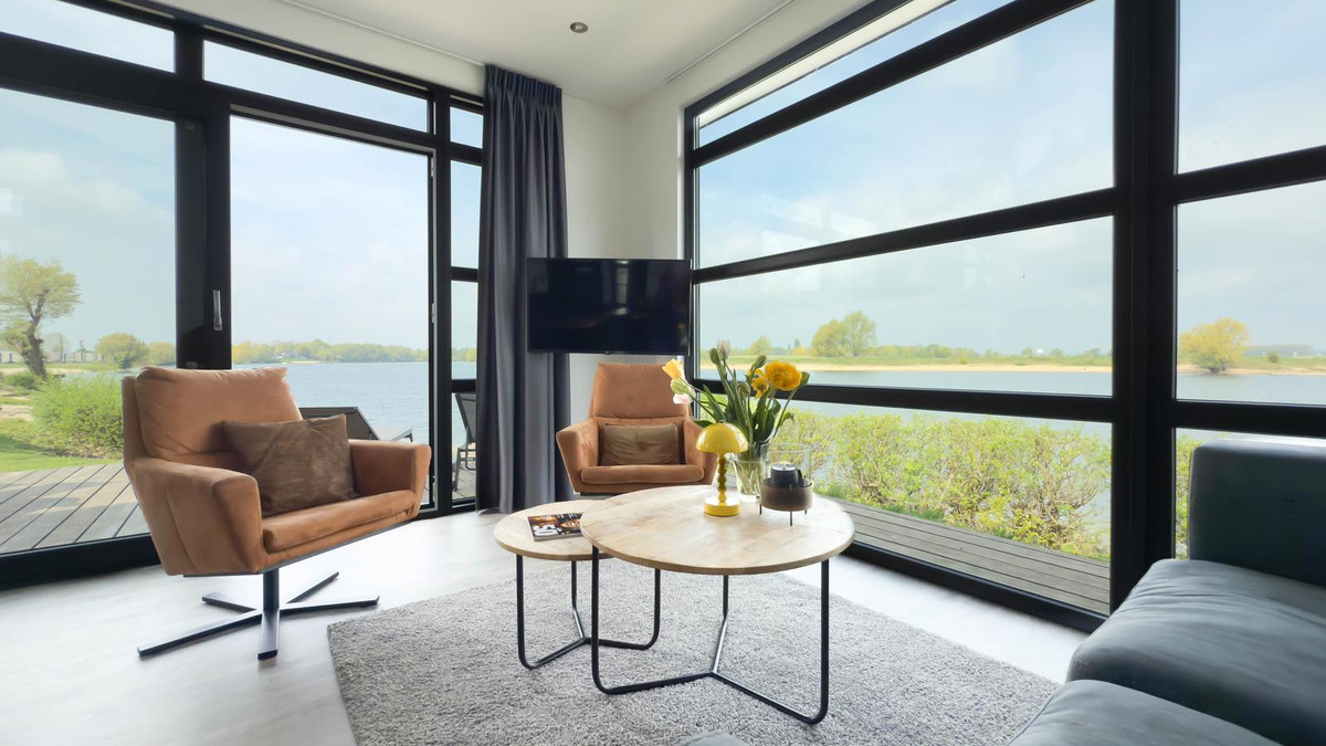 Vrijstaande woning te koop: Rijnbandijk 36-84, Maurik