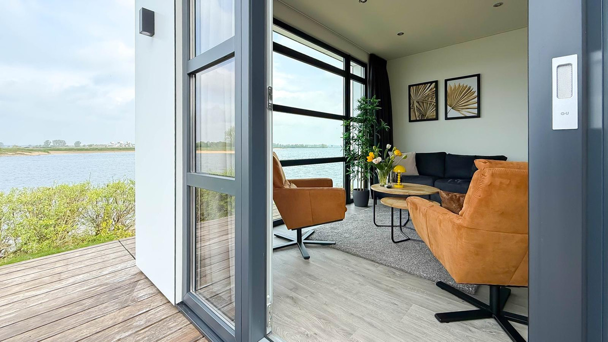 Vrijstaande woning te koop: Rijnbandijk 36-84, Maurik