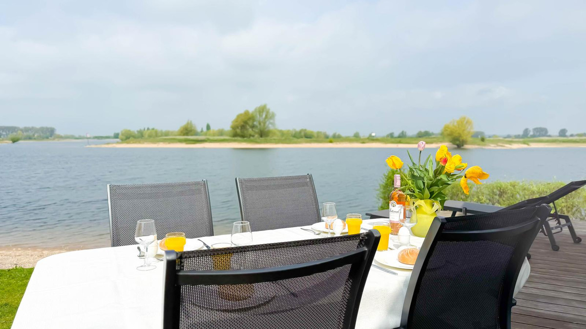 Vrijstaande woning te koop: Rijnbandijk 36-84, Maurik