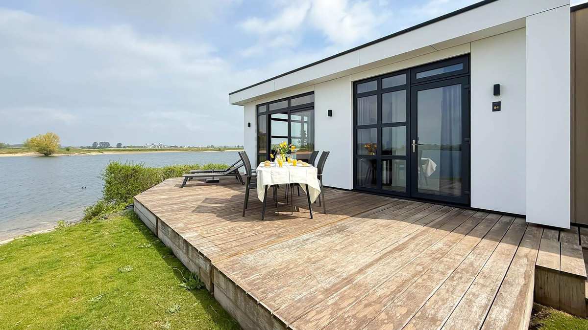 Vrijstaande woning te koop: Rijnbandijk 36-84, Maurik