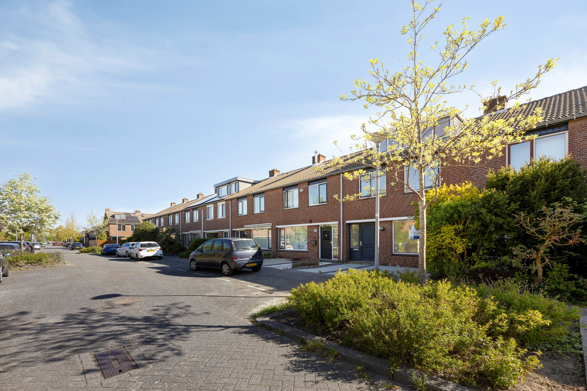 Tussenwoning te koop: Dennekruid 212, Rotterdam