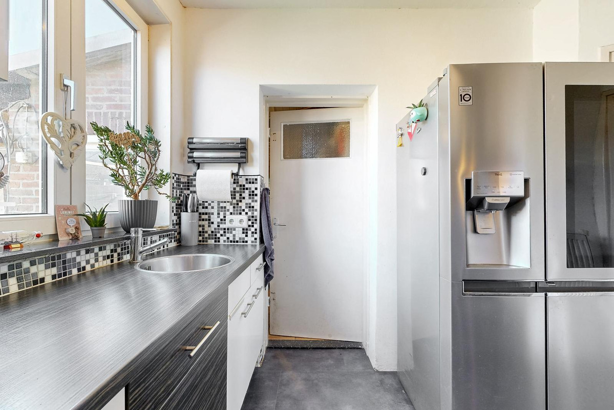 Tussenwoning te koop: Jasmijnstraat 12, Geleen