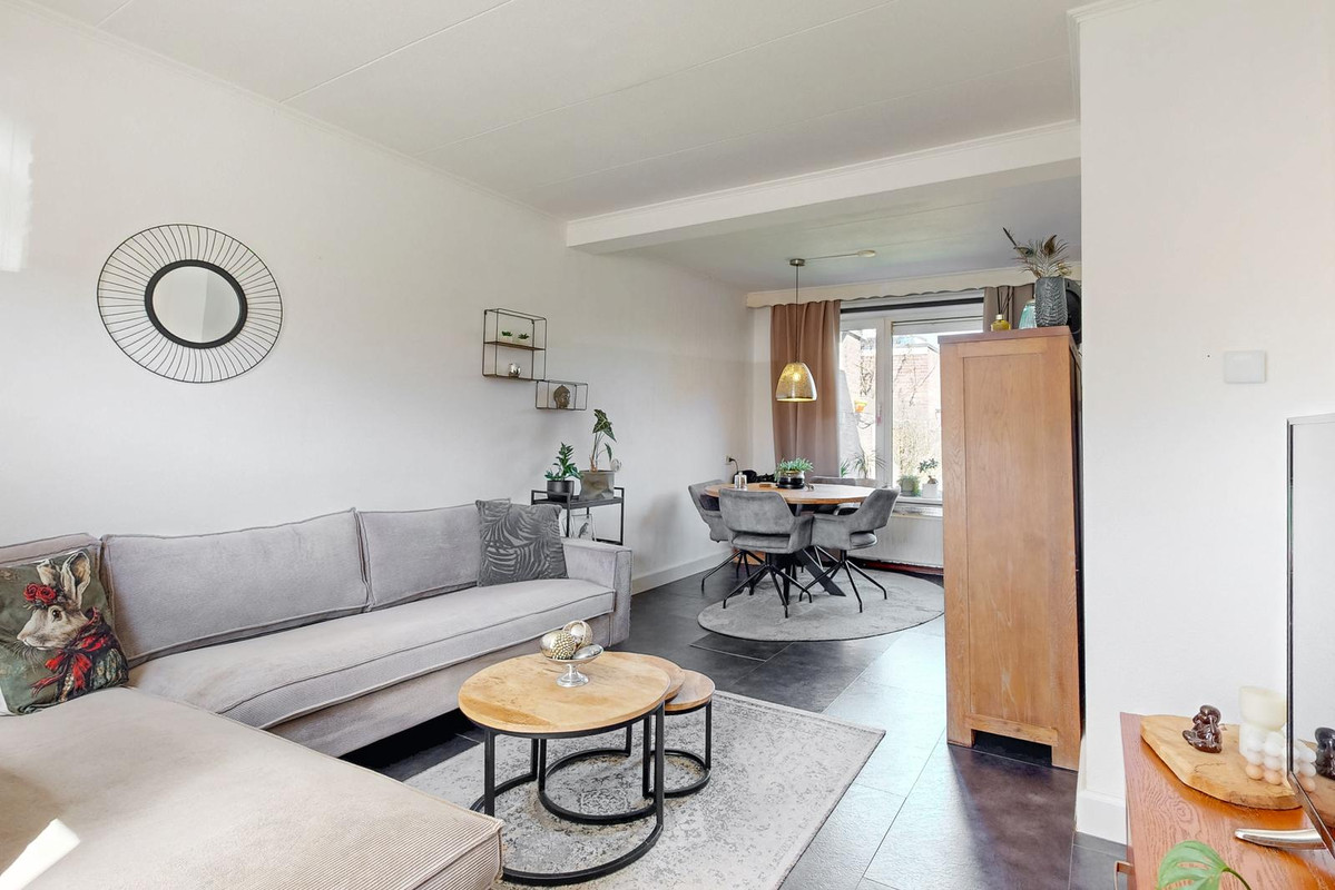 Tussenwoning te koop: Jasmijnstraat 12, Geleen