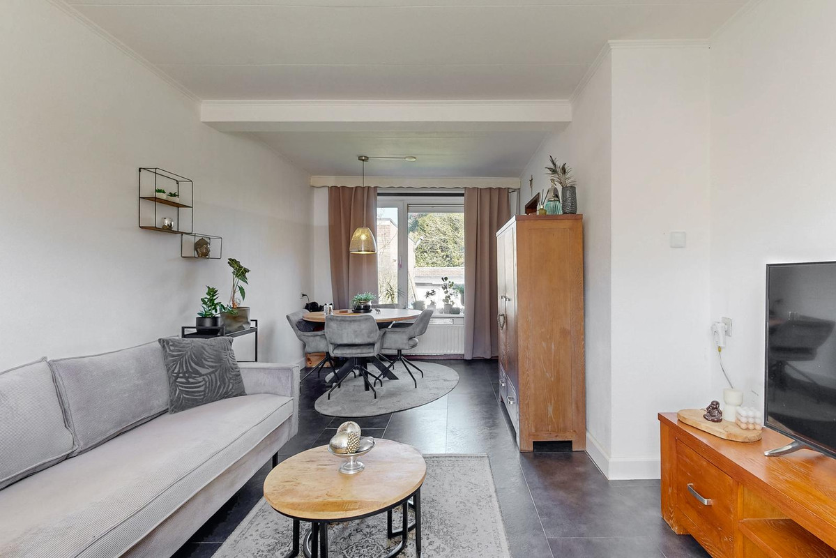 Tussenwoning te koop: Jasmijnstraat 12, Geleen