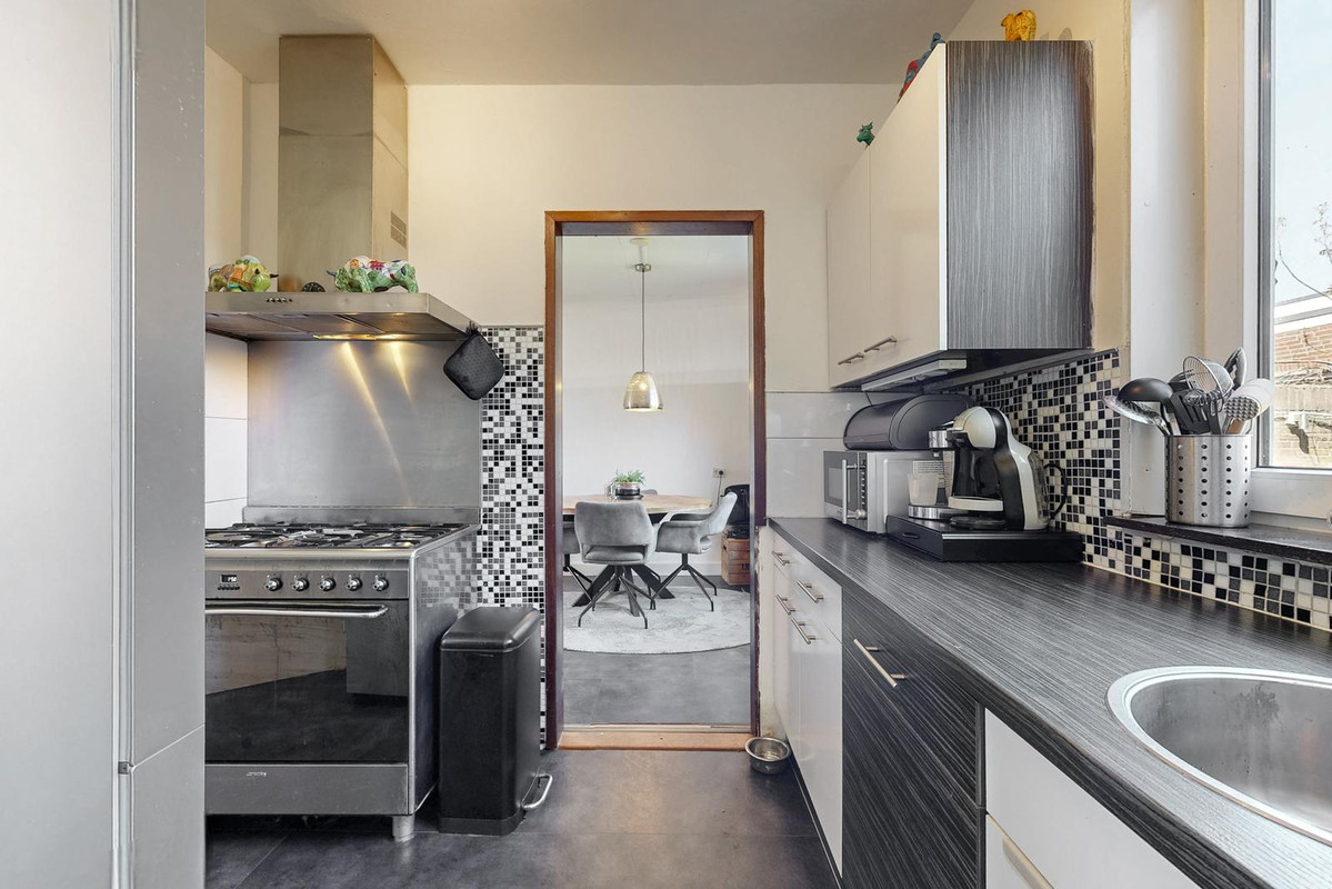 Tussenwoning te koop: Jasmijnstraat 12, Geleen