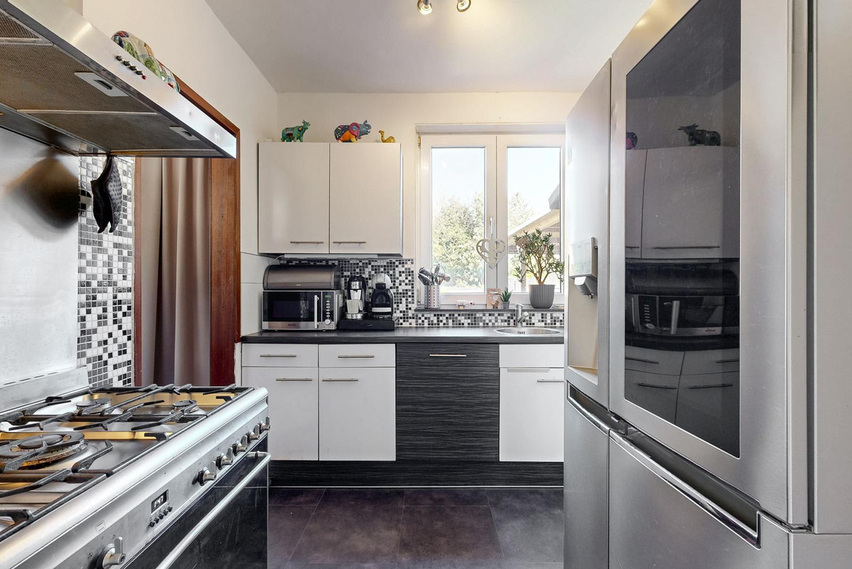 Tussenwoning te koop: Jasmijnstraat 12, Geleen