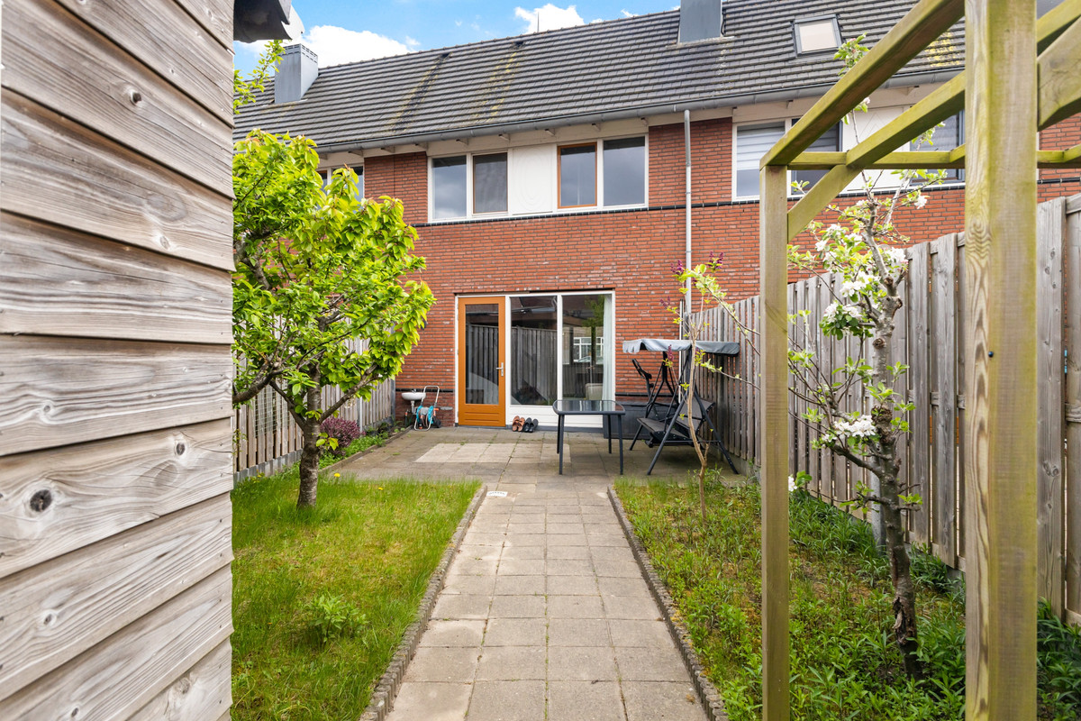 Tussenwoning te koop: Jacob Marisstraat 73, Dordrecht