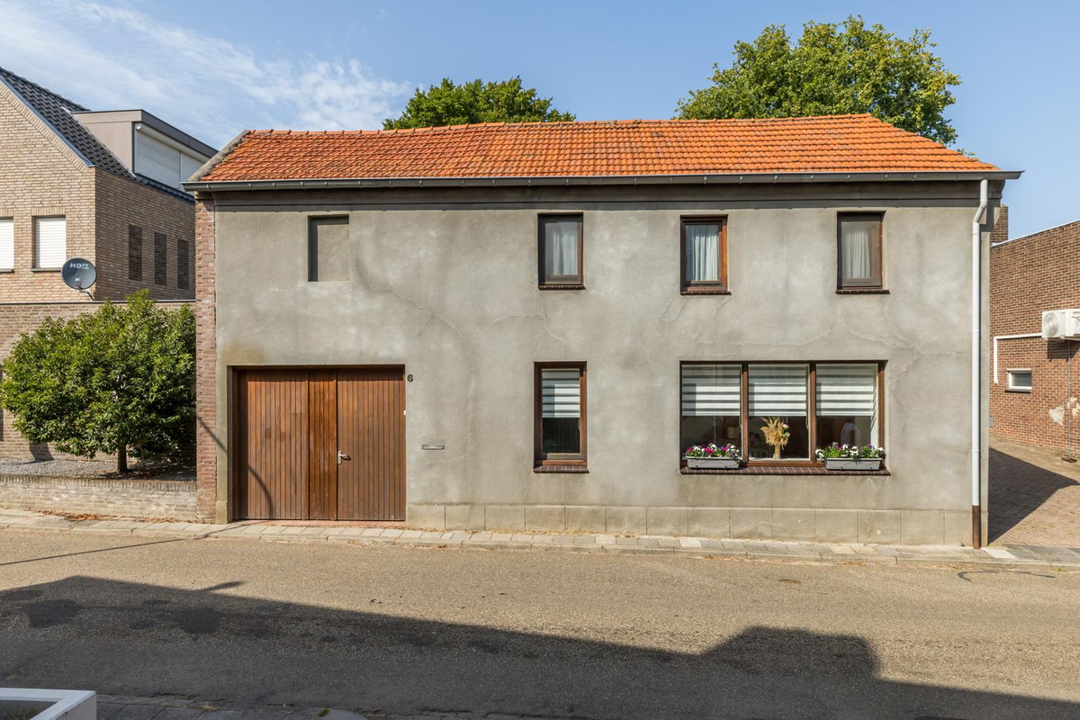 Twee-onder-één-kap te koop: Merkelbeekerstraat 6, Schinveld