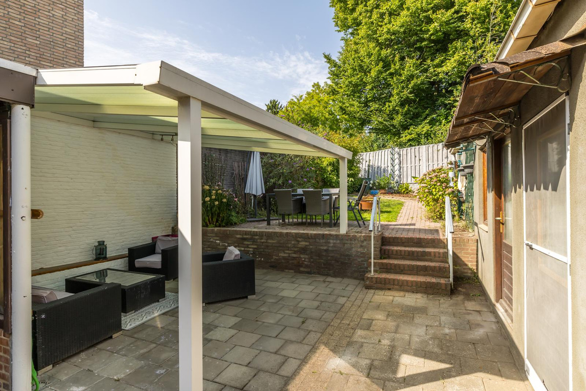 Twee-onder-één-kap te koop: Merkelbeekerstraat 6, Schinveld