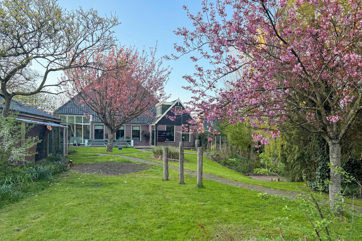 Vrijstaande woning te koop: Dorpsweg 182, Twisk
