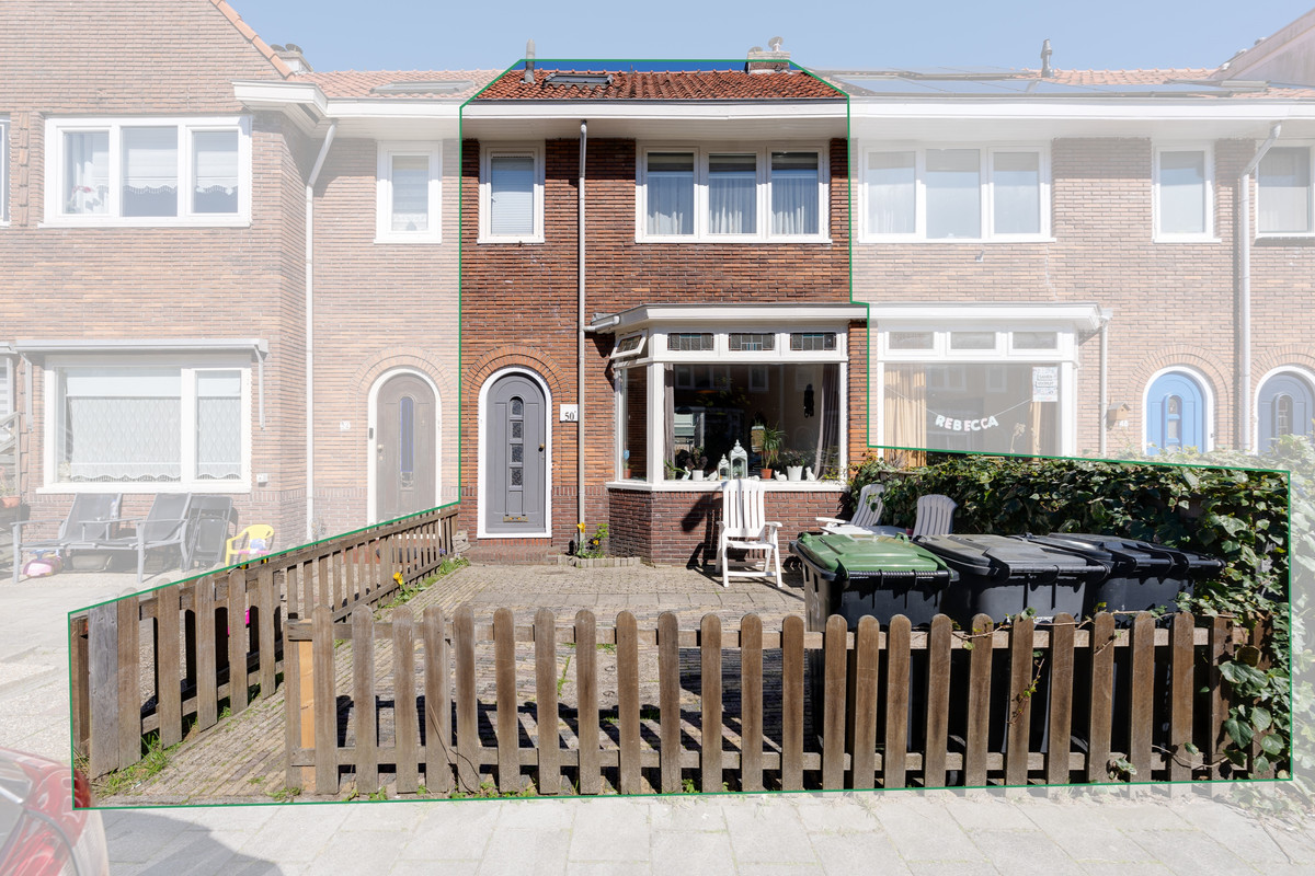 Tussenwoning te koop: Lijsterbesstraat 50, Zaandam