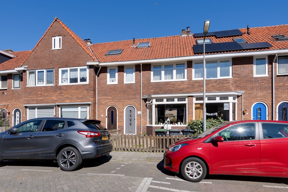 Tussenwoning te koop: Lijsterbesstraat 50, Zaandam