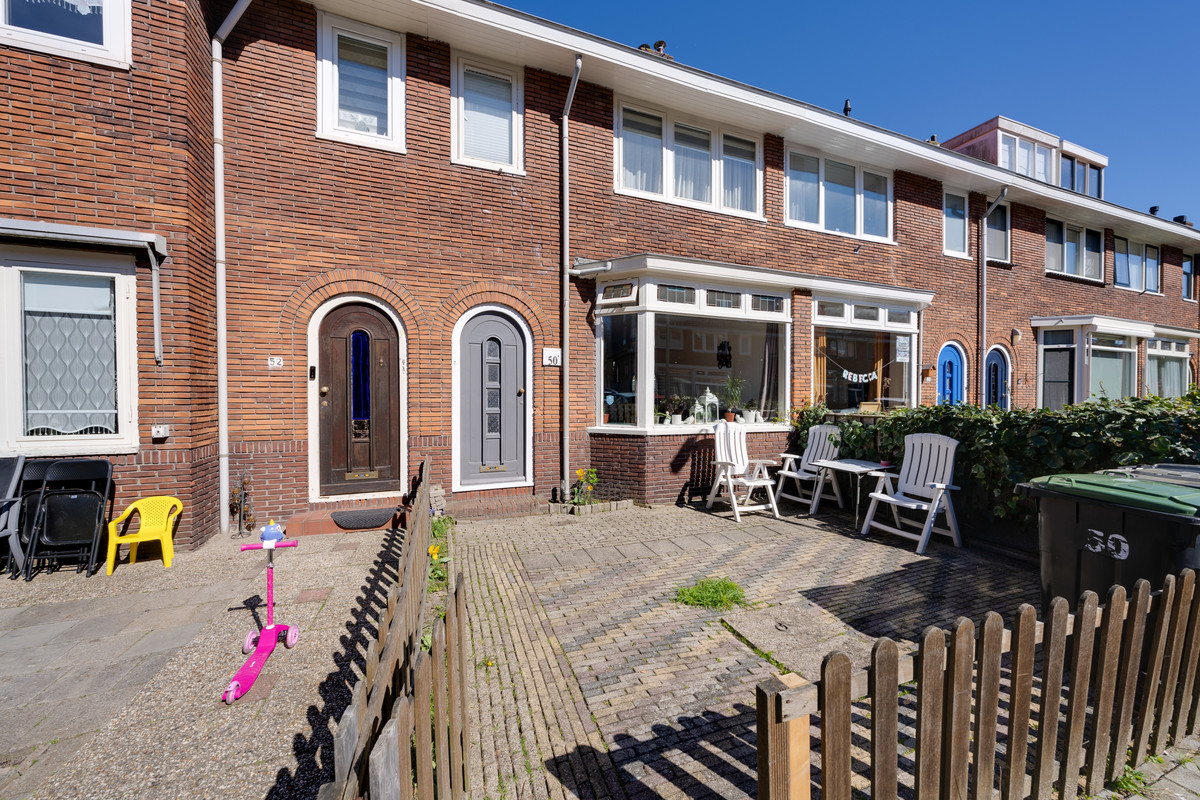 Tussenwoning te koop: Lijsterbesstraat 50, Zaandam