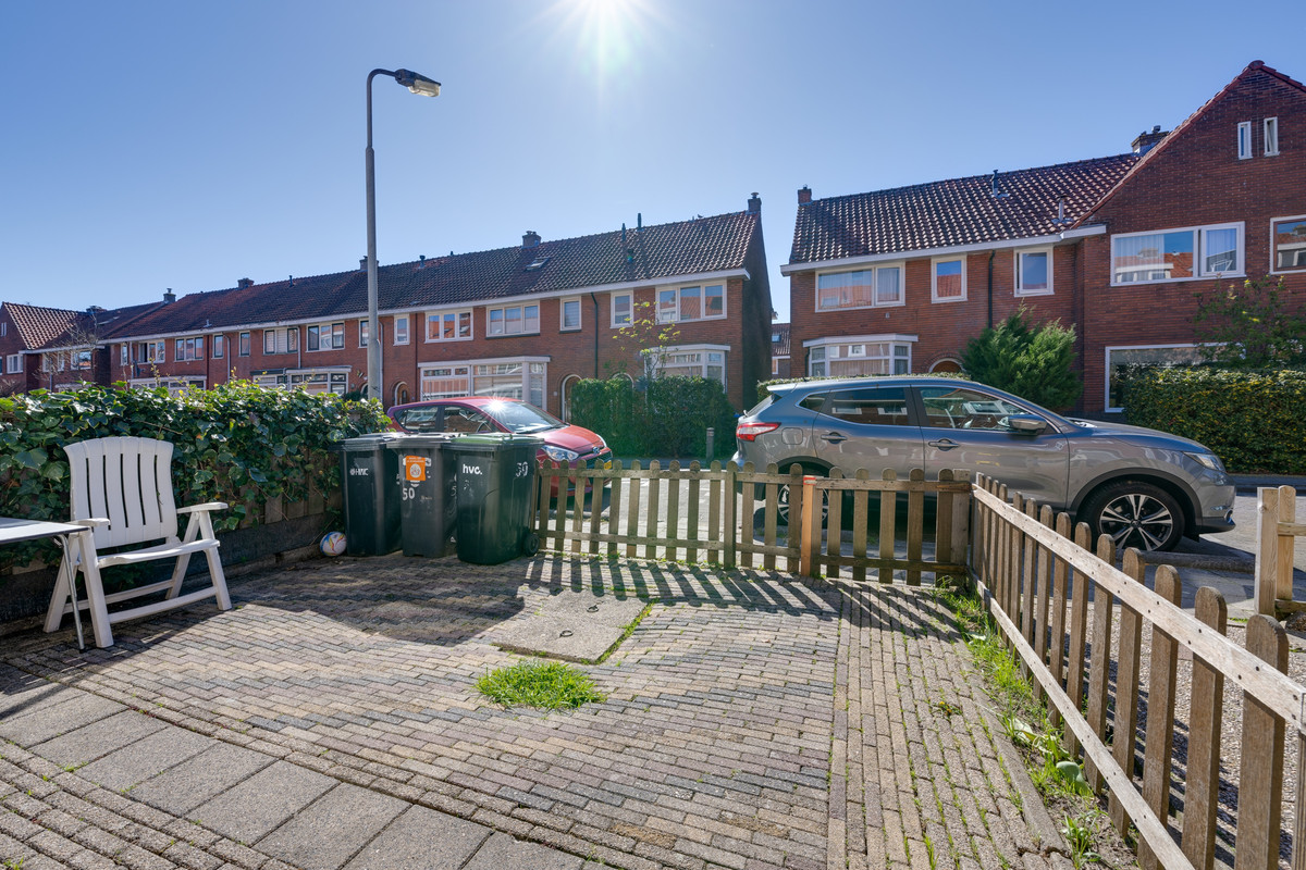Tussenwoning te koop: Lijsterbesstraat 50, Zaandam