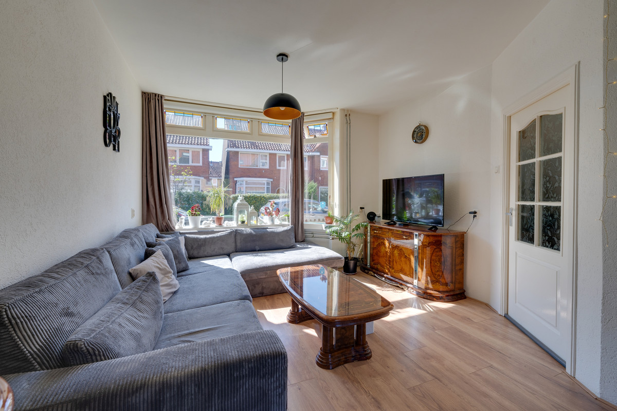 Tussenwoning te koop: Lijsterbesstraat 50, Zaandam