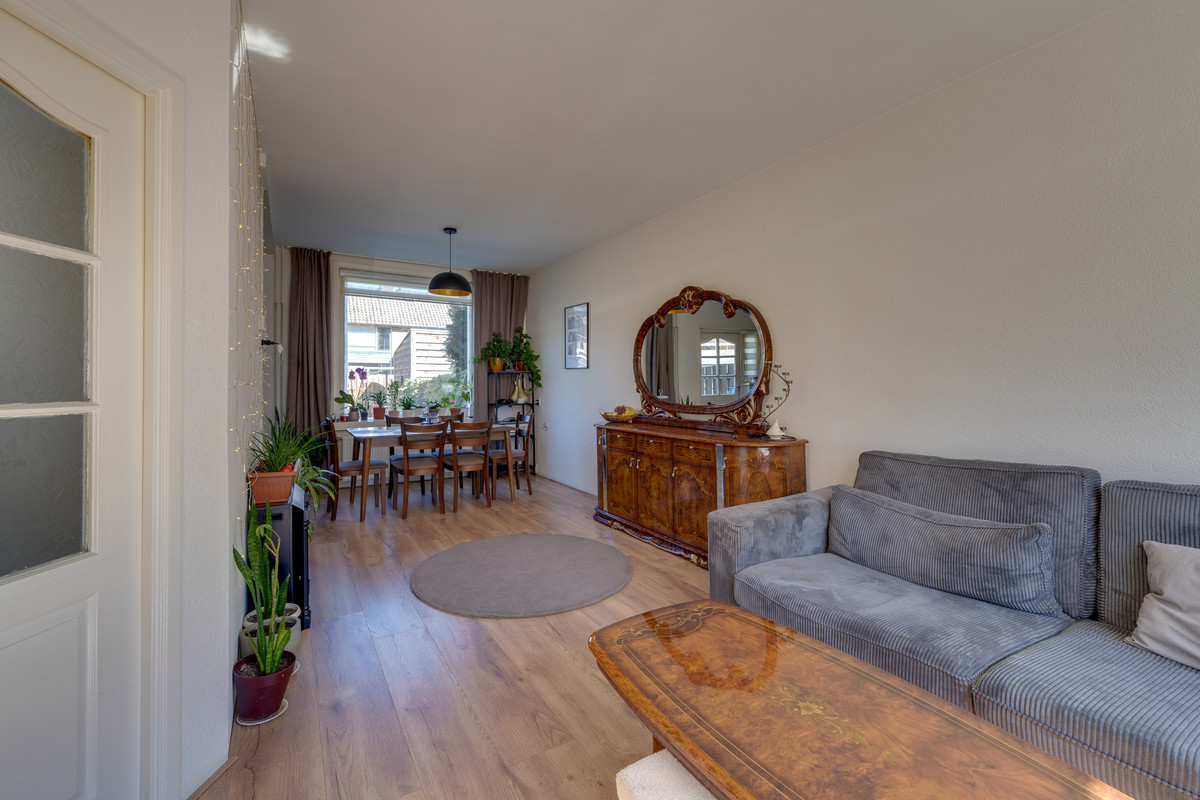 Tussenwoning te koop: Lijsterbesstraat 50, Zaandam