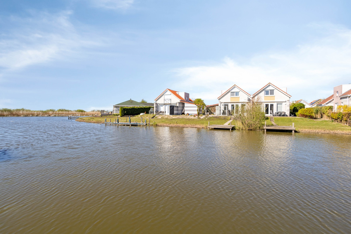 Twee-onder-één-kap te koop: Middelgronden 29, Makkum