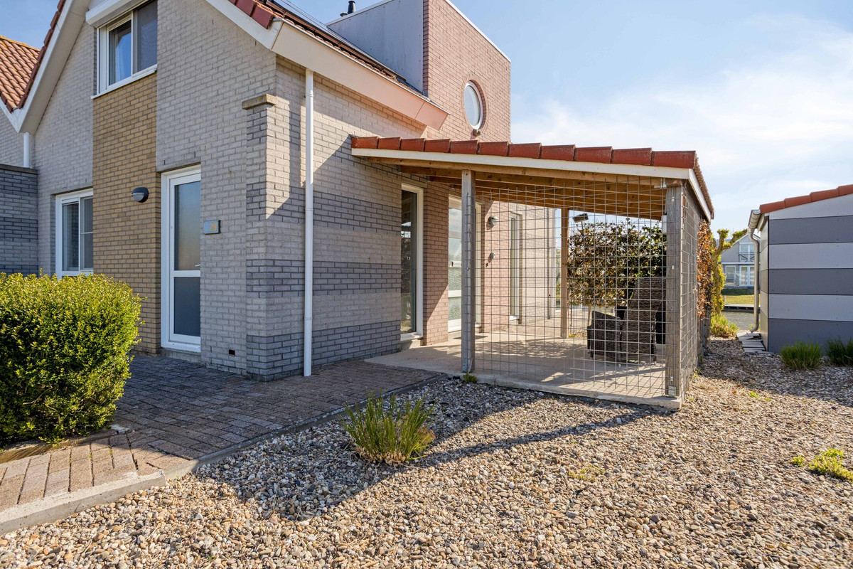 Twee-onder-één-kap te koop: Middelgronden 29, Makkum