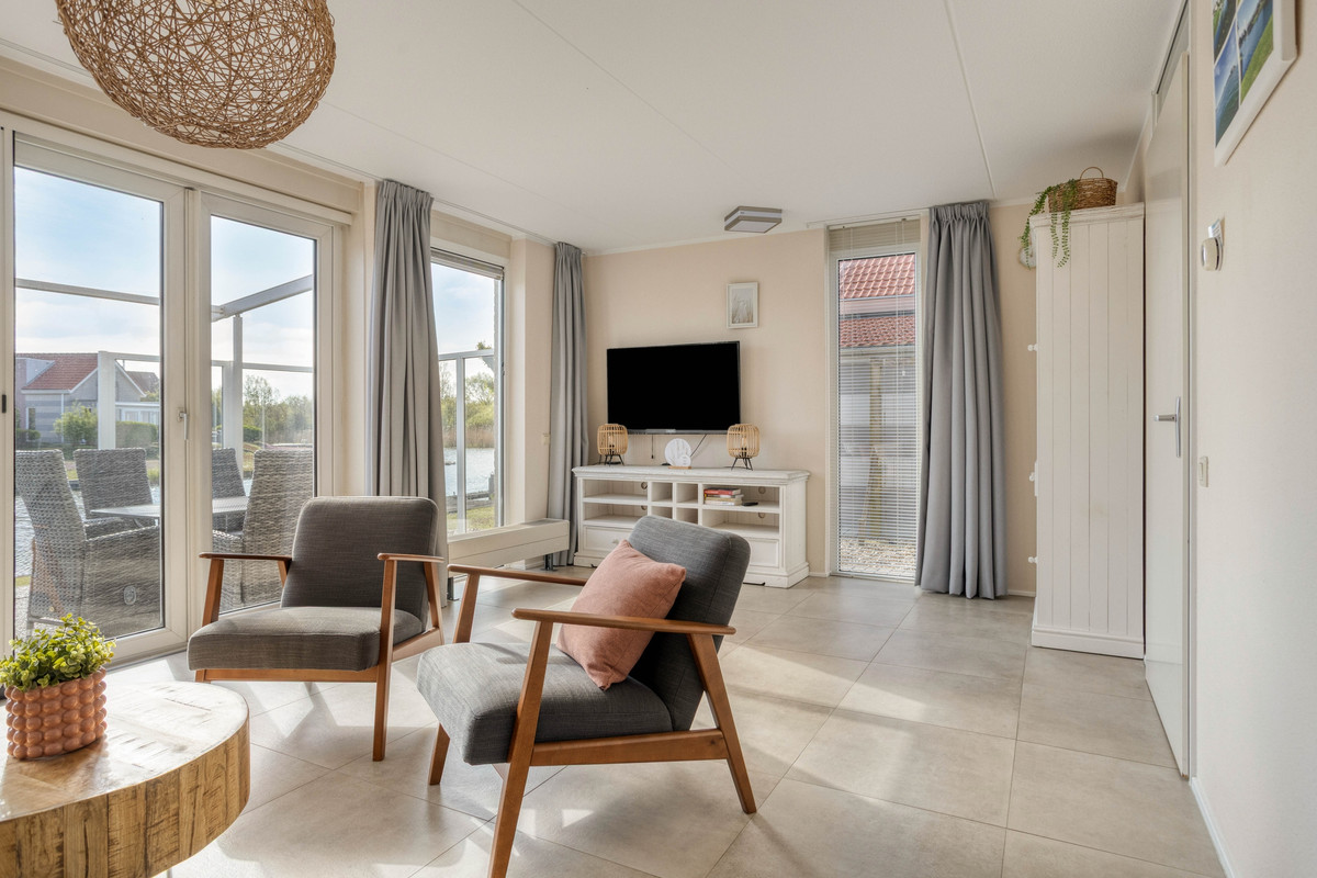 Twee-onder-één-kap te koop: Middelgronden 29, Makkum