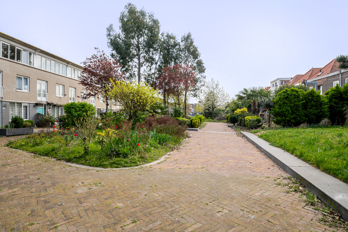 Tussenwoning te koop: Houtzagerssingel 120, 'S-Gravenhage