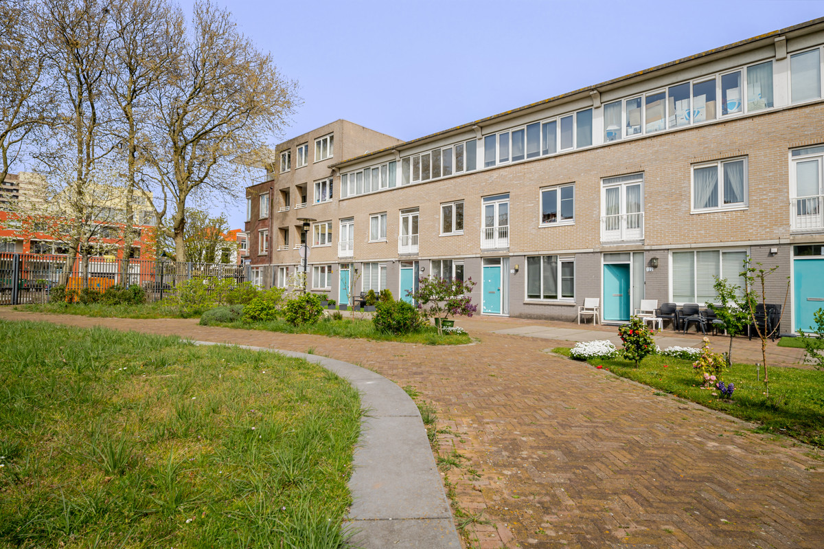 Tussenwoning te koop: Houtzagerssingel 120, 'S-Gravenhage