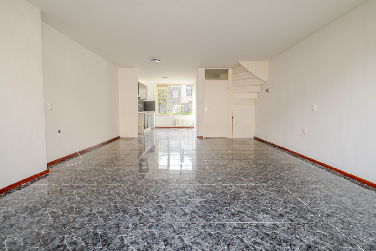 Tussenwoning te koop: Houtzagerssingel 120, 'S-Gravenhage