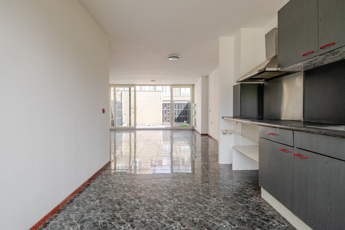 Tussenwoning te koop: Houtzagerssingel 120, 'S-Gravenhage