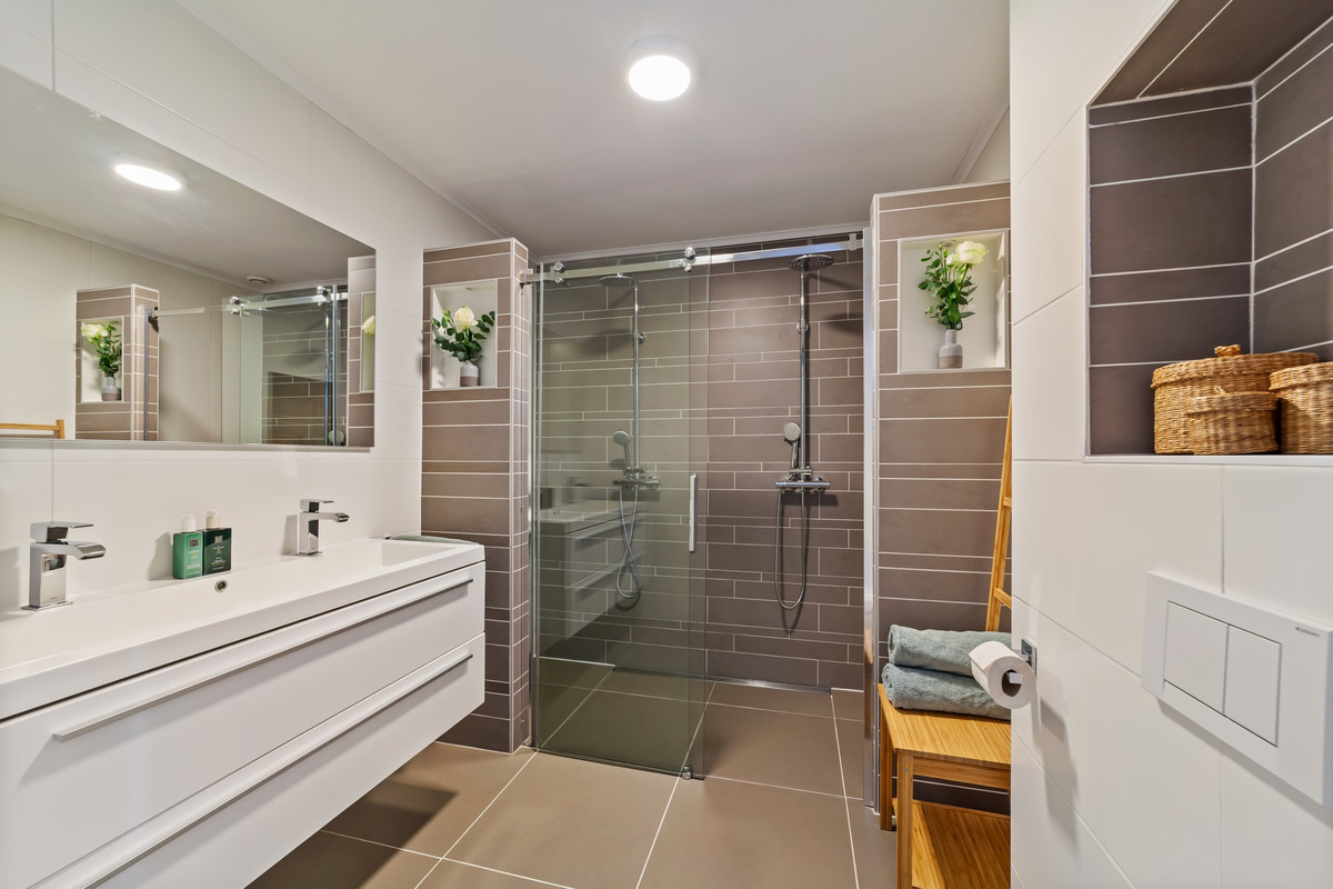 Tussenwoning te koop: Wim Sonneveldstraat 7, 'S-Gravenhage