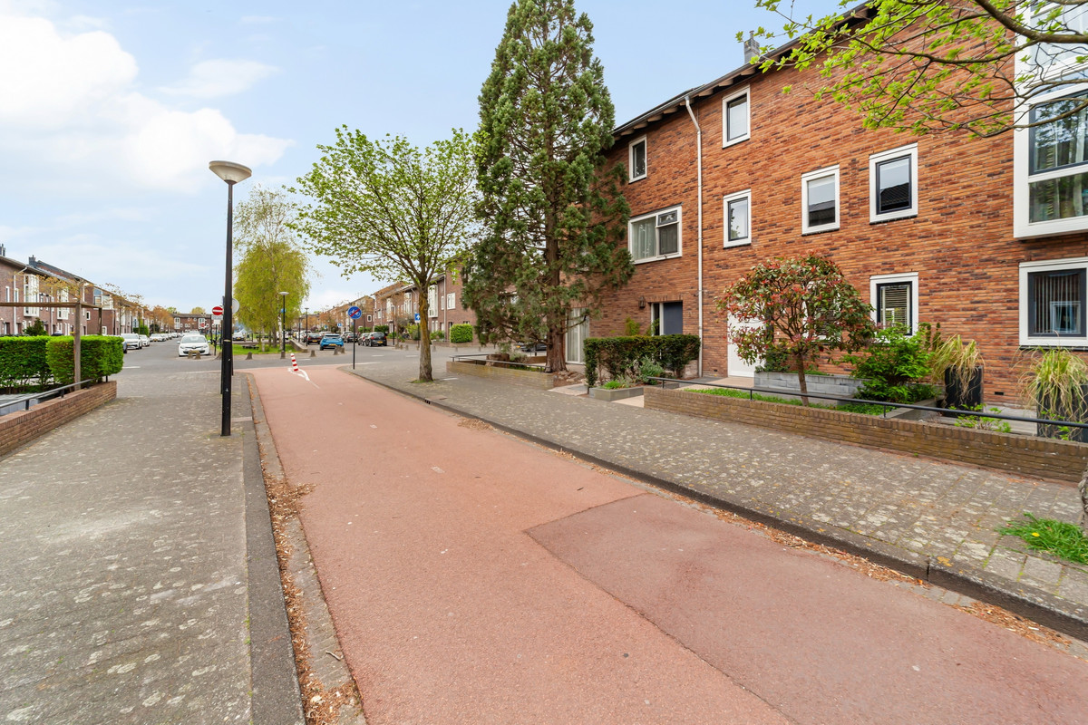 Tussenwoning te koop: Wim Sonneveldstraat 7, 'S-Gravenhage