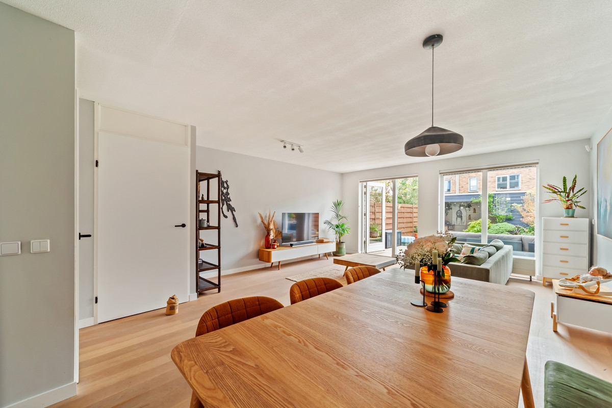 Tussenwoning te koop: Wim Sonneveldstraat 7, 'S-Gravenhage