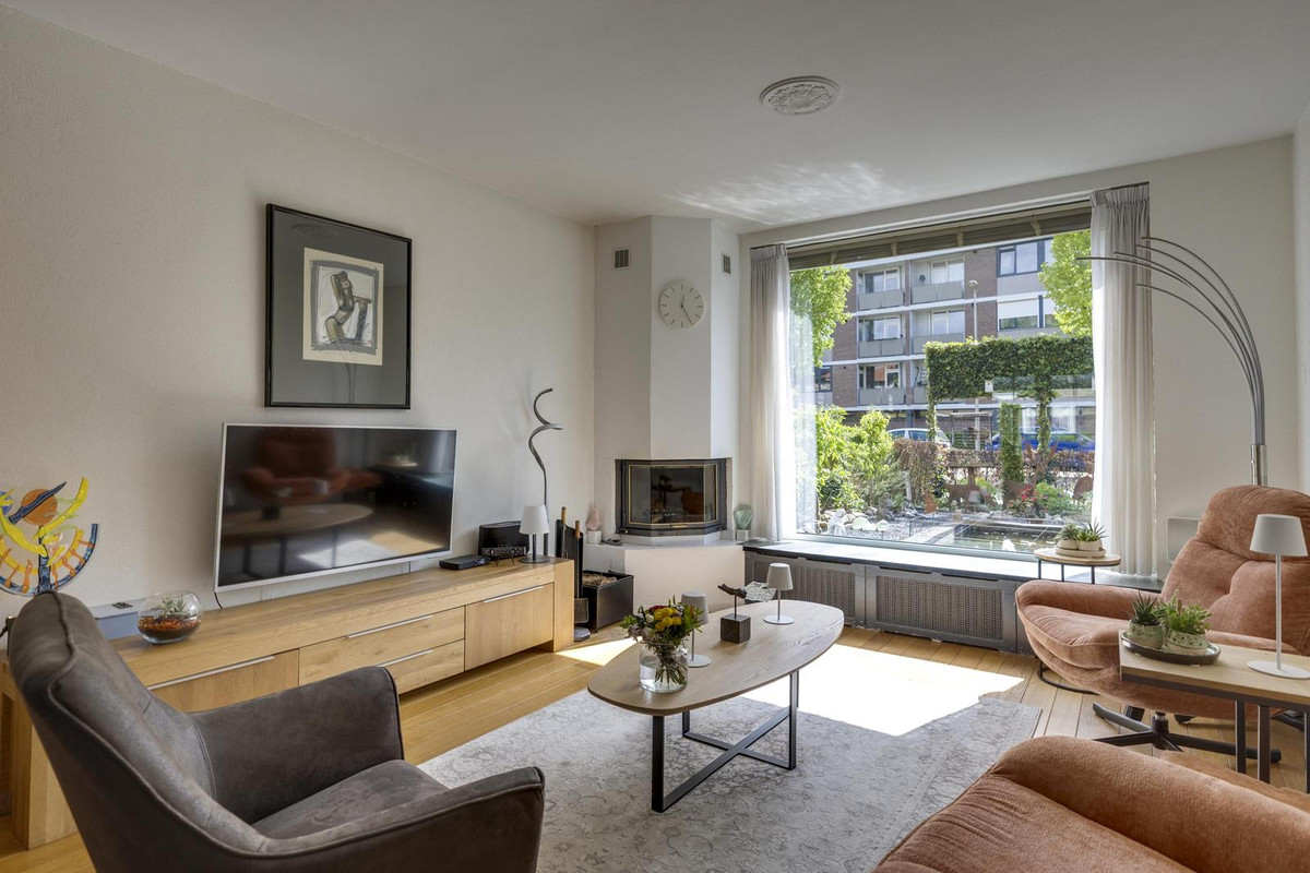 Tussenwoning te koop: Schubertlaan 64, Eindhoven