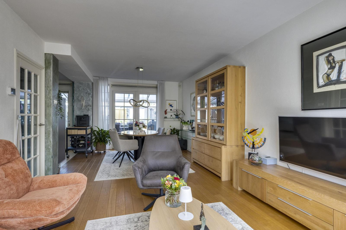 Tussenwoning te koop: Schubertlaan 64, Eindhoven