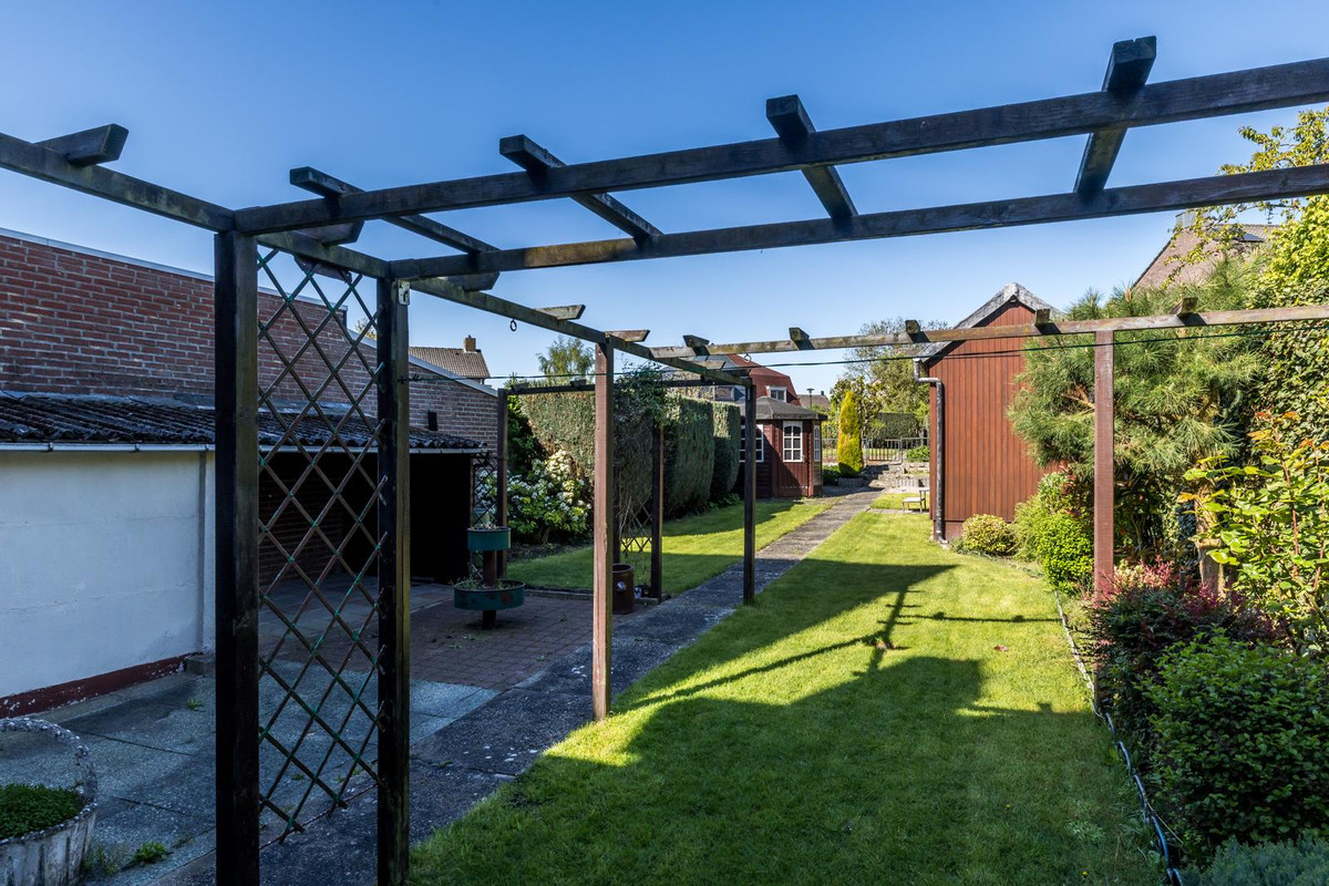 Hoekwoning te koop: Provincialeweg Zuid 17, Oirsbeek